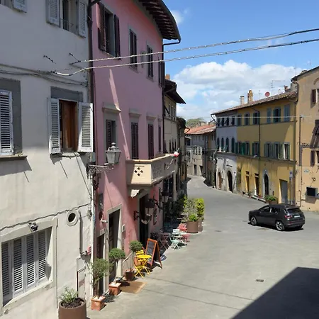 Entire Three Bedrooms Townhouse With Terrace In Heart Of Tuscany Montopoli in Val d'Arno